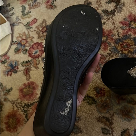 Elegant Black and Silver Open-Toe Sandals - Picture 6 of 12